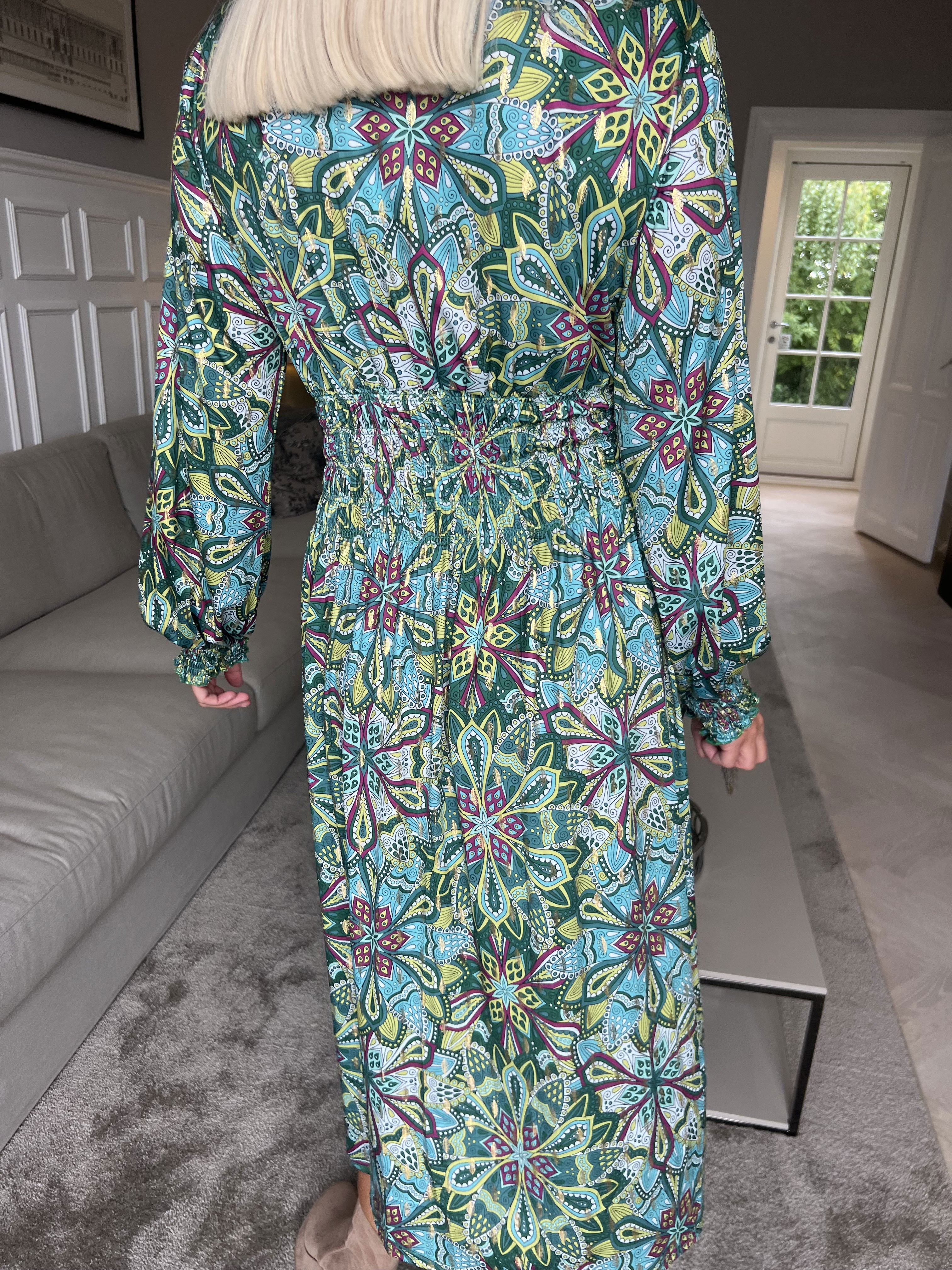 Pams Multi Midi L/S - Elastisk kjole i krølfrit stof med lange ærmer